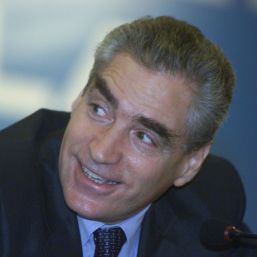 Petre Roman a depus ?i el jur?mântul de credin??