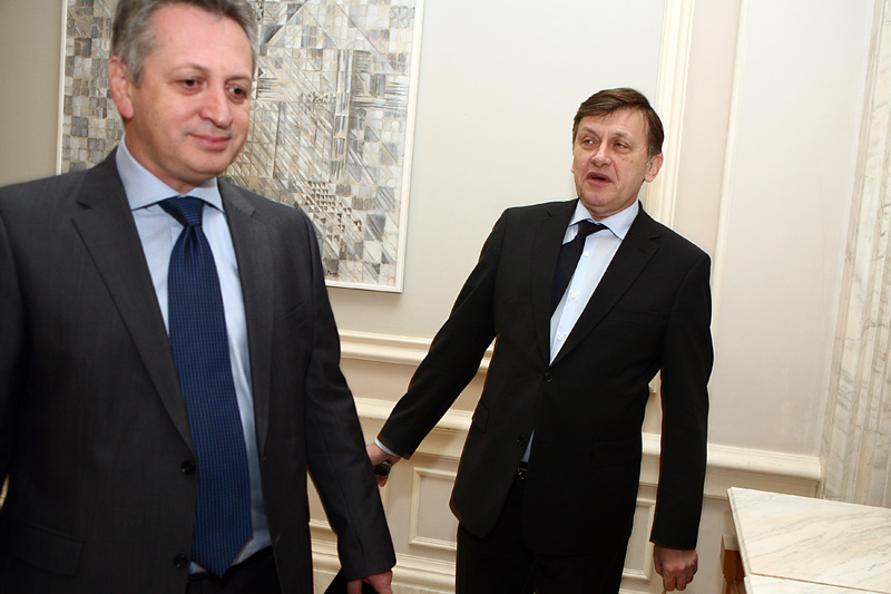Târguiala final? în USL. ?ova ia autostr?zile de la Fenechiu, Dragnea pierde prefec?ii
