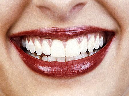 Teorie FABULOAS?! Cercet?torii sus?in c? SP?LATUL pe DIN?I ar putea preveni CANCERUL