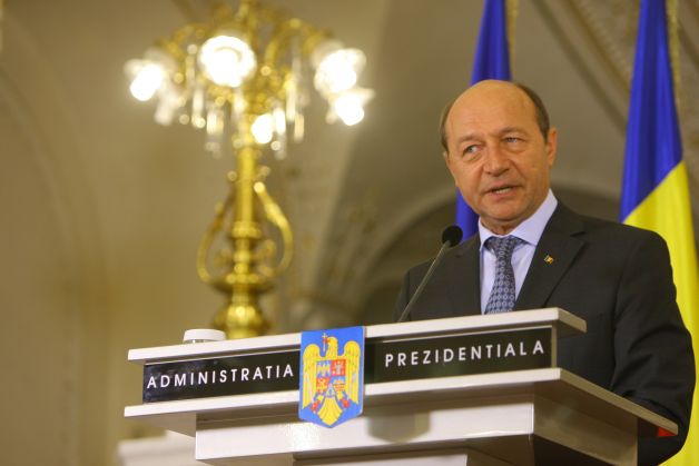 Traian B?sescu ureaz? românilor un Cr?ciun fericit