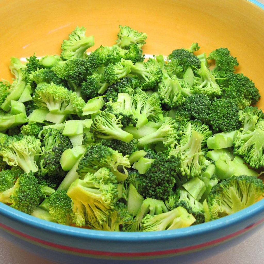 Ce a descoperit o femeie în interiorul unui broccoli. Nu i-a venit să creadă ce a putut să găsească