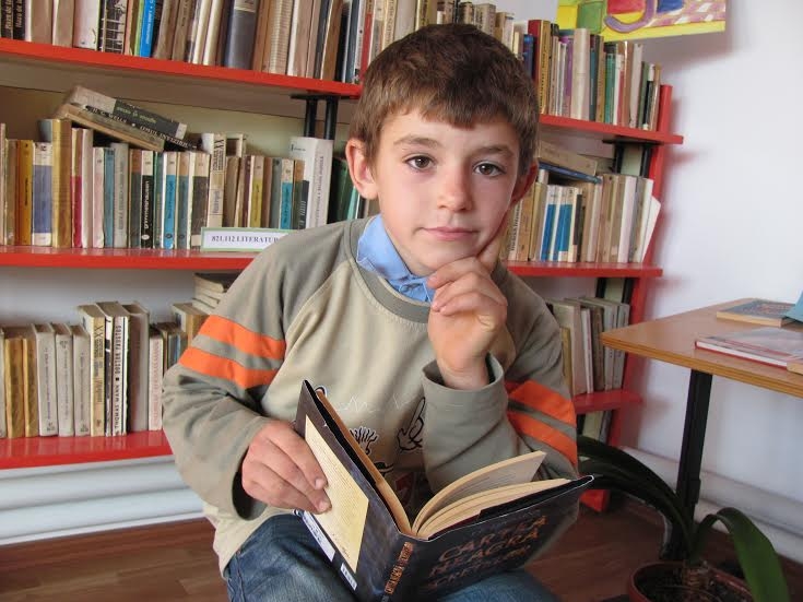 COPII CUMINŢI. Tudor, băieţelul care vorbeşte din cărţi: "Când munceşti, eşti sănătos"