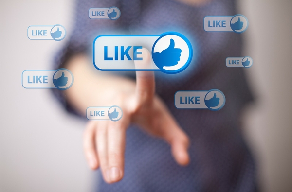 A trimis un e-mail la FACEBOOK şi s-a trezit mai BOGAT cu 33.500 de DOLARI