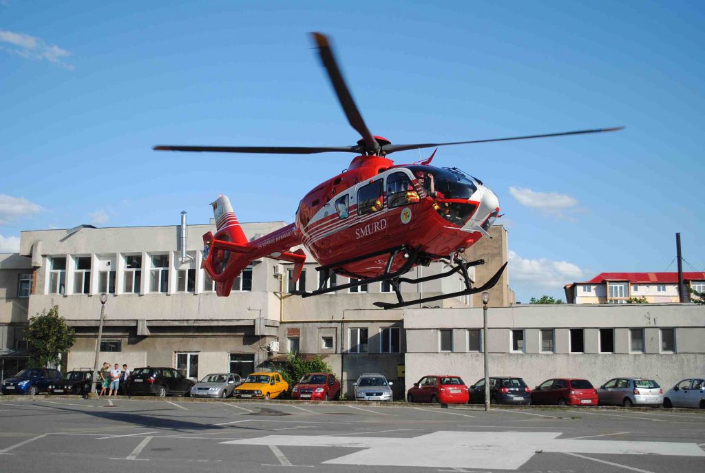 ACCIDENT VIOLENT în ARAD. 5 VICTIME. O mașină s-a IZBIT de un cap de pod