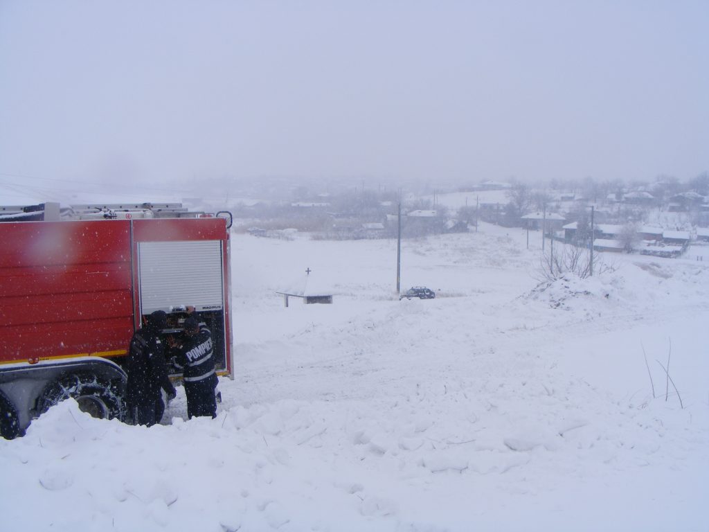 ALERTĂ DE GER. Cinci localităţi din Constanţa, încă izolate de nămeţi