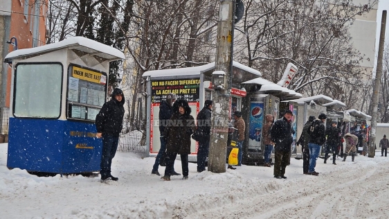 ALERTĂ DE GER. Ieşenii îngheaţă în autobuze