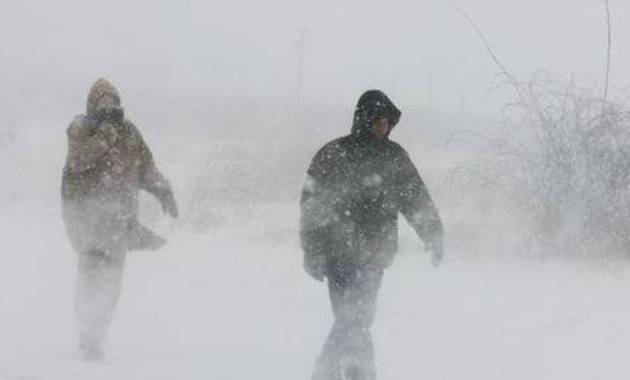 ALERTĂ de IARNĂ. COPIL CU FEBRĂ SEVERĂ salvat din mijlocul viscolului în localitatea buzoiană Amaru