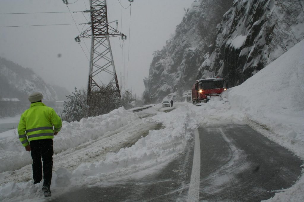 ALERTĂ. Trafic restricţionat în Covasna, pe DN 10
