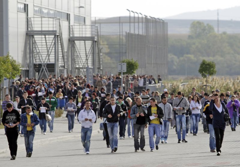Aproape 5.000 de locuri vacante la Agenţia Naţională