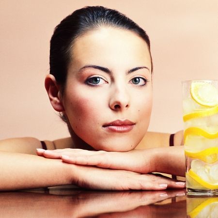 AVERTISMENT. Ce BOLI periculoase poți lua de la BĂUTURILE cu lămâie