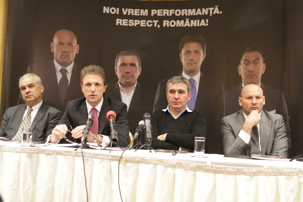 "Baciul" le dă şah rivalilor