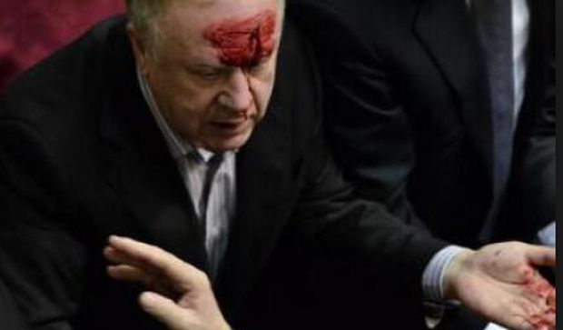 BĂTAIE ÎN PARLAMENT. Deputaţii ucraineni s-au LUPTAT cu PUMNII pentru BUGET | GALERIE FOTO