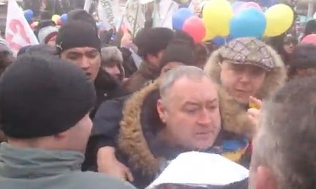 BĂTAIE la manifestările de Ziua Unirii de la Iaşi. Trei persoane au fost ridicate de poliţişti | VIDEO