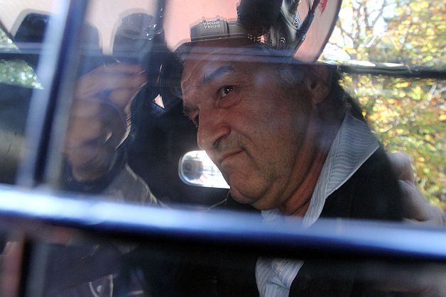 Becali vrea să iasă din ÎNCHISOARE pe motive MEDICALE. Avocaţii au depus deja CEREREA de întrerupere a PEDEPSEI