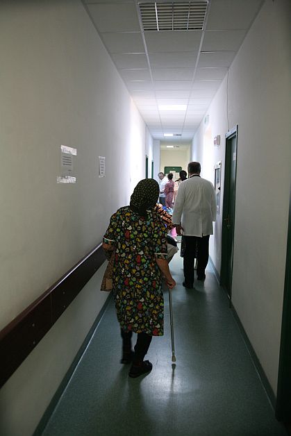 CAMPANIA "MEDICUL DE GARDĂ". Război deschis între medici, pensionari şi Casa de Asigurări