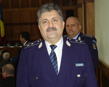 CAZ ULUITOR LA DNA. Procurorii au găsit DOUĂ MAȘINI DE SERVICIU și DOCUMENTE SECRETE în casa UNUI ȘEF de POLIȚIE