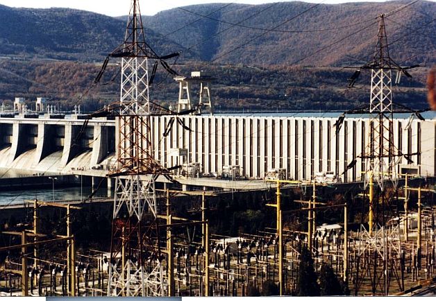 Coloşii energetici de stat se plâng de căpușare