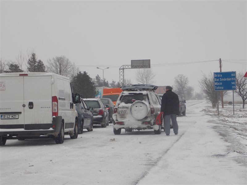 Constanţa -Viscol puternic, drumuri blocate şi localităţi în beznă