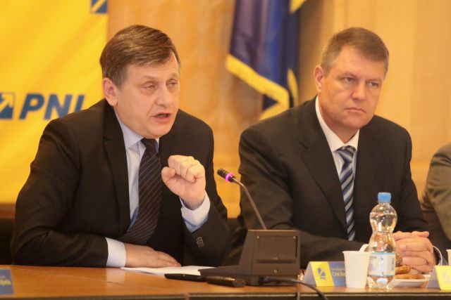 Crin Antonescu îl CONTRAZICE iar pe Ponta: Condamnarea lui Adrian Năstase nu a fost politică