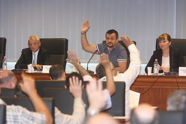 Cum joacă alba-neagra Municipalitatea cu planuri urbanistice controversate. Imobile cu 14 și 15 etaje -avizate fulger. Astăzi este ședință publică