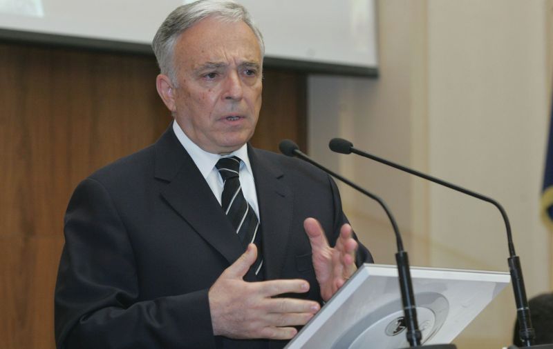 DECIZIE FĂRĂ PRECEDENT pe piaţa BANCARĂ! ISĂRESCU presează bancherii să dea drumul la credite!