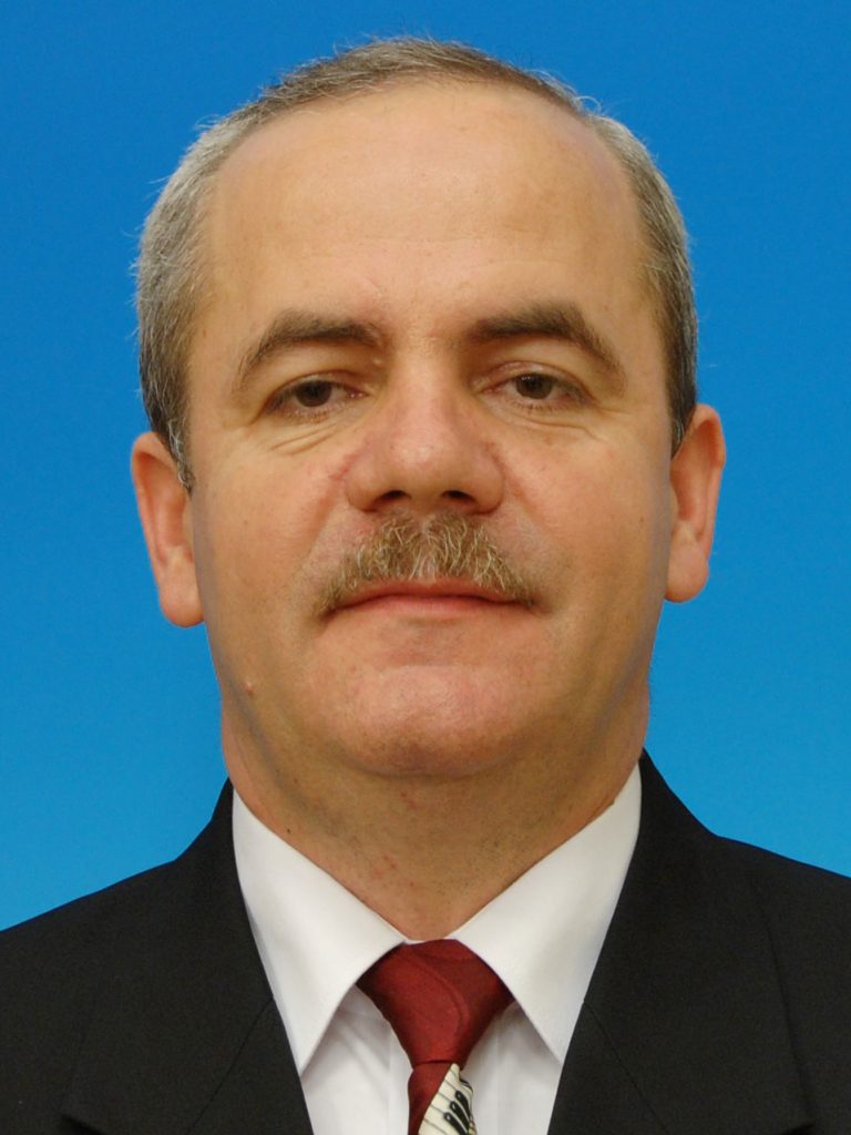 Deputatul PSD, Vasile Gliga, judecat pentru conflict de interese. Acuzat că şi-a angajat soţia la cabinetul parlamentar!