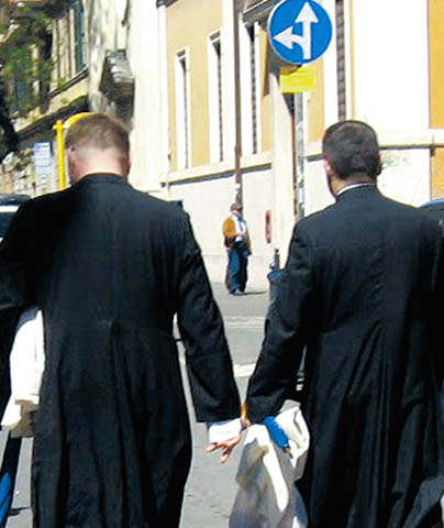 Din plin. Care este LUCRUL folositor pe care l-au făcut CĂLUGĂRII şi PUSTNICII pentru divele SEXY din întreaga lume
