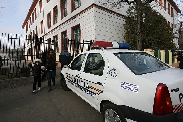 DIRECTOAREA de la școala unde domnește MITA și-a dat DEMISIA. Cu ce o au LA MÂNĂ inspectorii