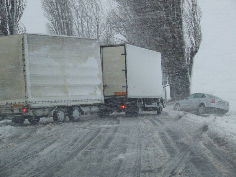 DRUMURI BLOCATE de VISCOL. A2, A3 și 23 de drumuri naționale au fost ÎNCHISE