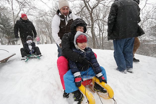 După prima ninsoare. În Bucureşti au apărut "Oamenii zăpezilor"