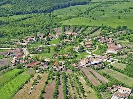 E în ROMÂNIA: Satul în care locuitorii trăiesc ÎN CENTRU / VIDEO