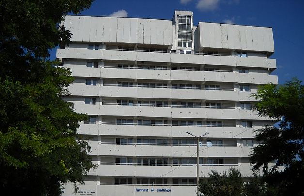 EVZ CHIŞINĂU. Reformele guvernului, aduse pe masa acuzaţiilor. Reorganizarea mai multor spitale, anulată!