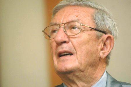 Fostul general Victor Athanasie Stănculescu, la Parchetul Instanţei Supreme în dosarul Revoluţiei din 1989