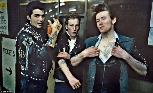 Imagini de la metroul londonez din anii '70-'80. Descoperă o lume fascinantă! GALERIE FOTO