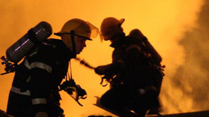 INCENDIU în Capitală. Un magazin a luat foc în zona Prelungirea Ghencea