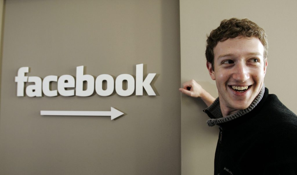 INCREDIBIL: Ce are TOATĂ  lumea şi nu are fondatorul FACEBOOK