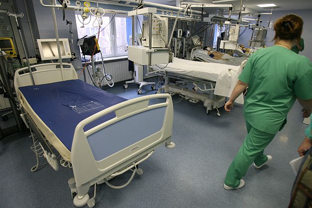 Internare pe bază de liste de aşteptare şi consultaţii limitate