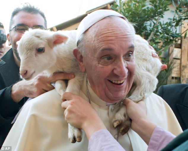 Ipostaza UIMITOARE în care a fost fotografiat PAPA FRANCISC | FOTO