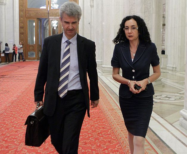 Judecătorul Adrian Bordea a fost ales preşedinte al CSM! Ministrul Justitiei a negociat voturi pentru Muscalu. SCHIMB de replici Băsescu-Niţu