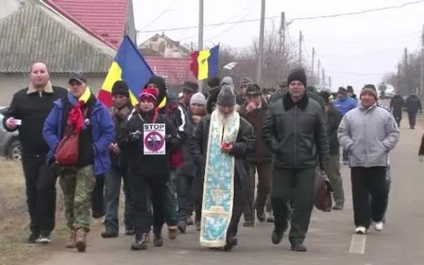 La Pungeşti, 250 de localnici au comemorat RĂSCOALA de la 1907, printr-o SLUJBĂ RELIGIOASĂ şi un MITING