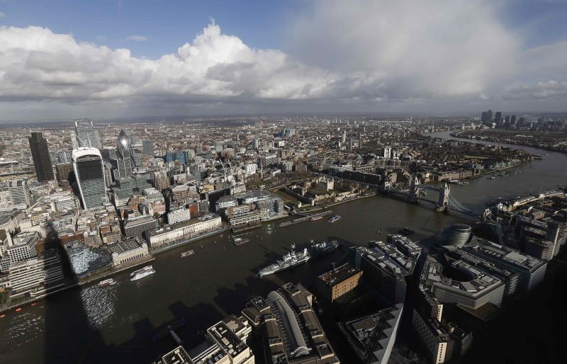 LONDRA, șocată de o serie de decese în rândul BANCHERILOR