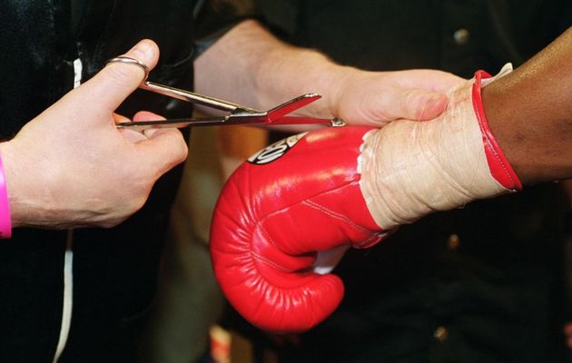 Lovitura FATALĂ. Un pugilist japonez a murit după un KO suferit în primul său meci la profesionişti