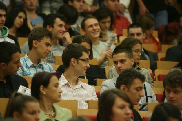 LOVITURA primită de „fabricile de diplome”. Cum se va intra la FACULTATE, din 2014