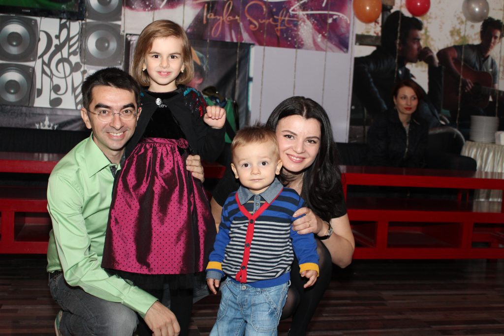 MAMA lui Mihai Găinuşă a intrat ÎN DIRECT la radio şi “a dat din casă”. Ce au au AUZIT ascultătorii