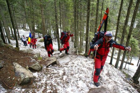 Mărturia unui SALVAMONTIST: “Ni s-a cerut să ne RETRAGEM când eram la ZECE MINUTE de locul accidentului”