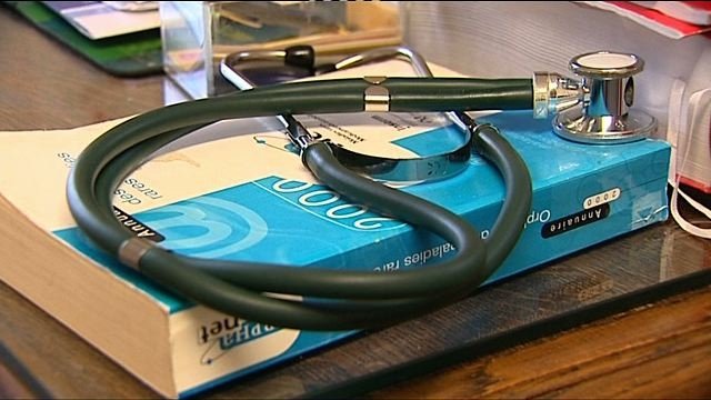 Medicul ROMÂN pe care primarul unui sat din FRANȚA nu-l vroia a primit dreptul de a profesa