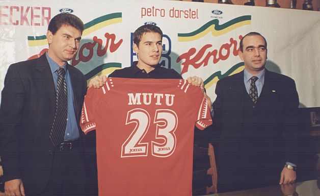 Mutu, dat afară de la Ajaccio! Vine liber de contract la Petrolul