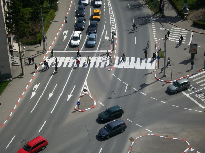 O școală în care învățau 134 de elevi și preșcolari a ars în totalitate în Bacău