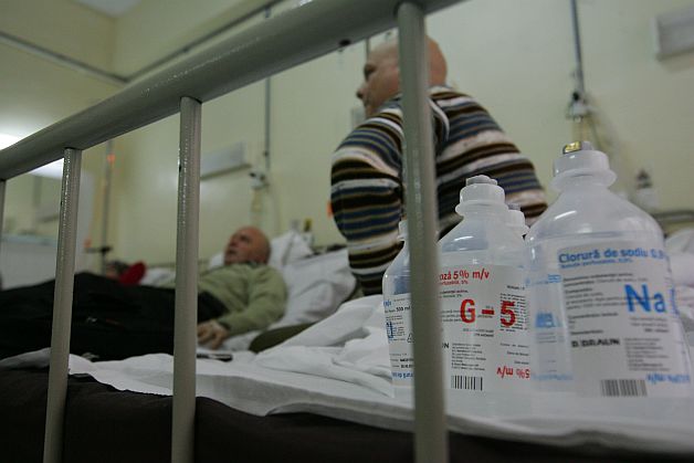 Pacient cu ciroză pus să-şi cumpere medicamentele