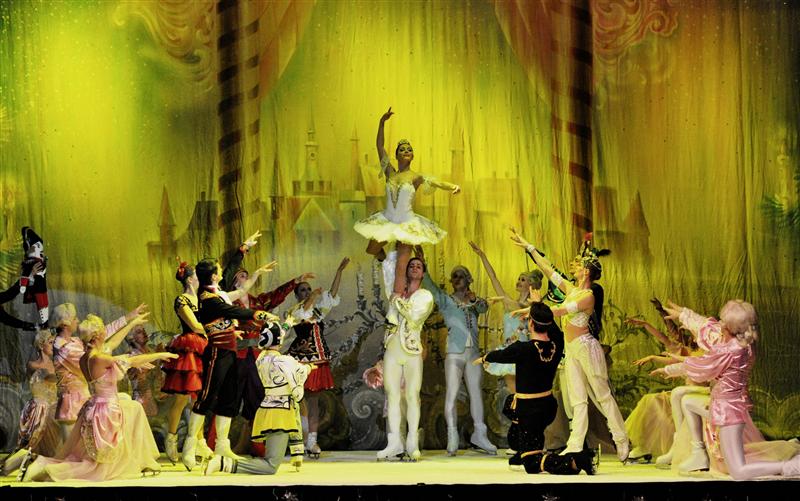 PATINOAR pe SCENA Operei din Cluj, pentru BALETUL pe gheaţă din Sankt Petersburg